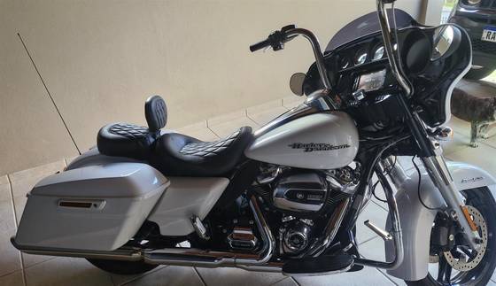 HARLEY-DAVIDSON STREET GLIDE 